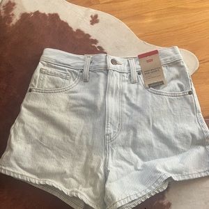 NWT Levi’s high waisted mom shorts
